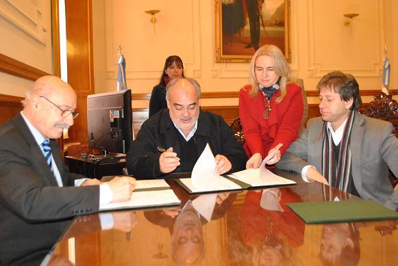 Firma_de_convenio_provincia_cfi_036