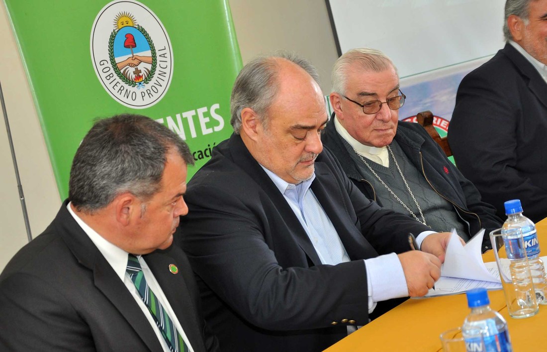 Colombi_en_esquina_-_firma__subsidios_(1)