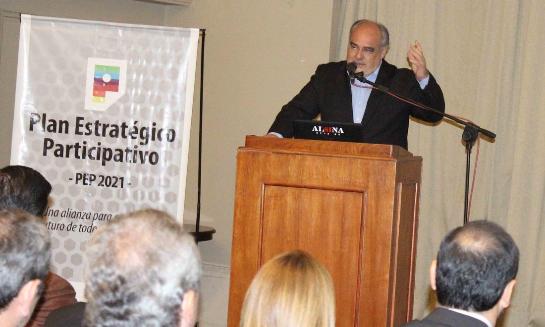 Colombi_en_la_conferencia_corrientes_y_el_federalismo_1_(1)