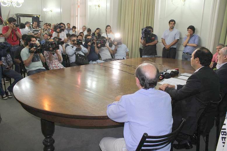 Conferencia_del_gobernador_032