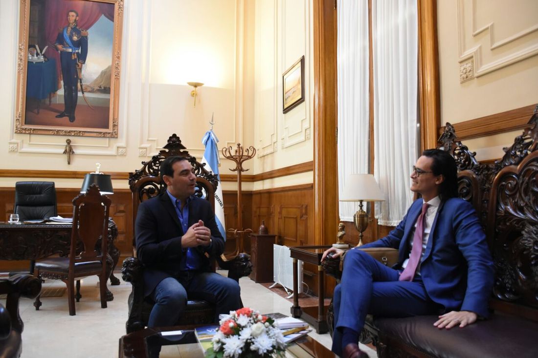 Vald%c3%a9s_con_periodista_franc%c3%a9s3