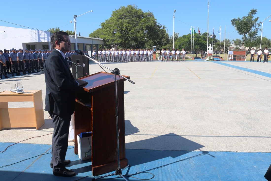Acto_en_escuela_de_polic%c3%8da